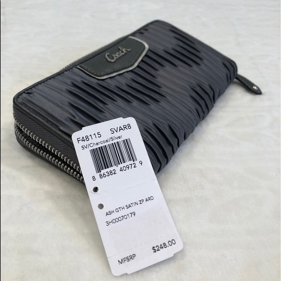 💴 Authentic Coach Gray Satin Zip Around Wallet - Picture 4 of 9